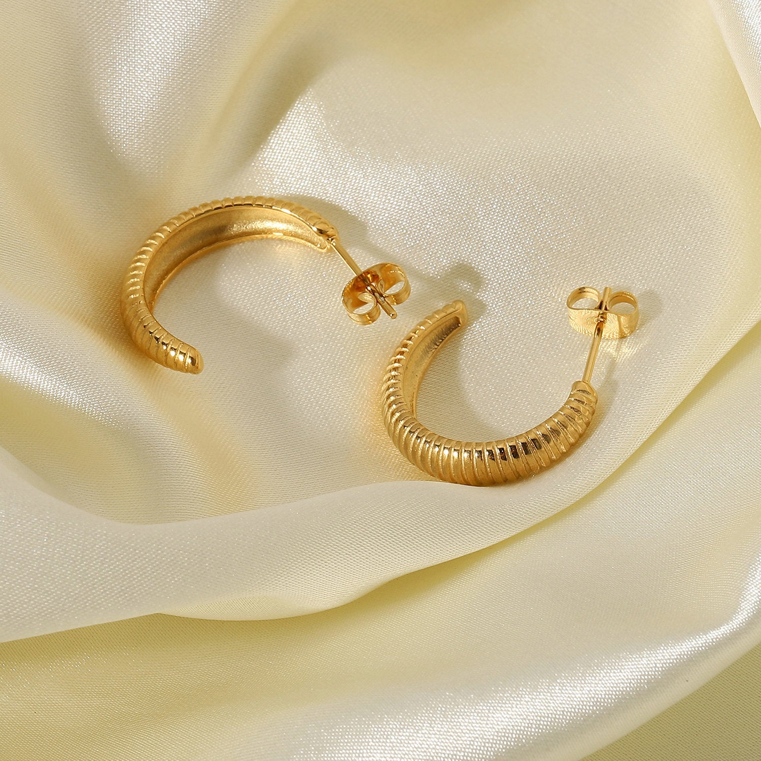 18K Gold-plated Croissant Earrings Stainless Steel Thin C-shaped Hoop Earrings Female Jewelry