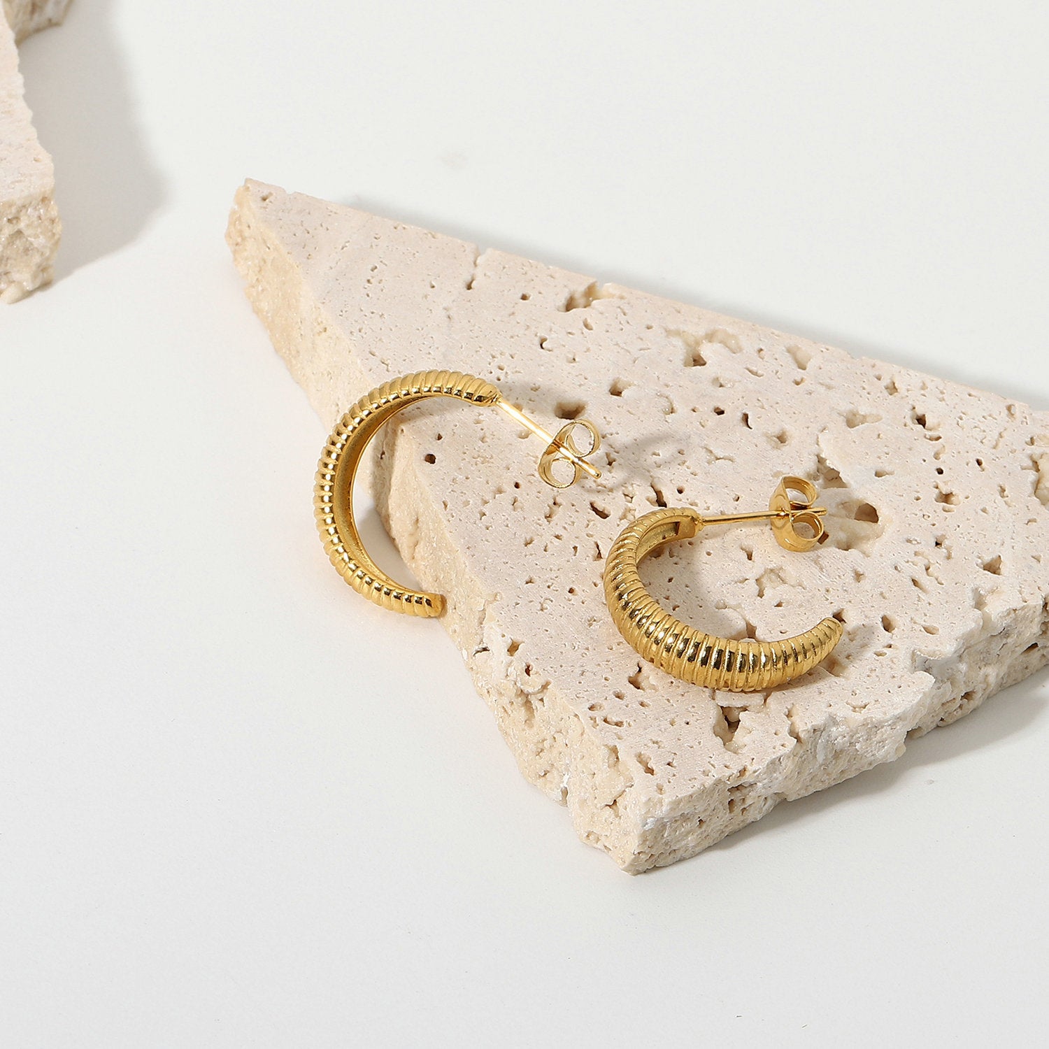 18K Gold-plated Croissant Earrings Stainless Steel Thin C-shaped Hoop Earrings Female Jewelry