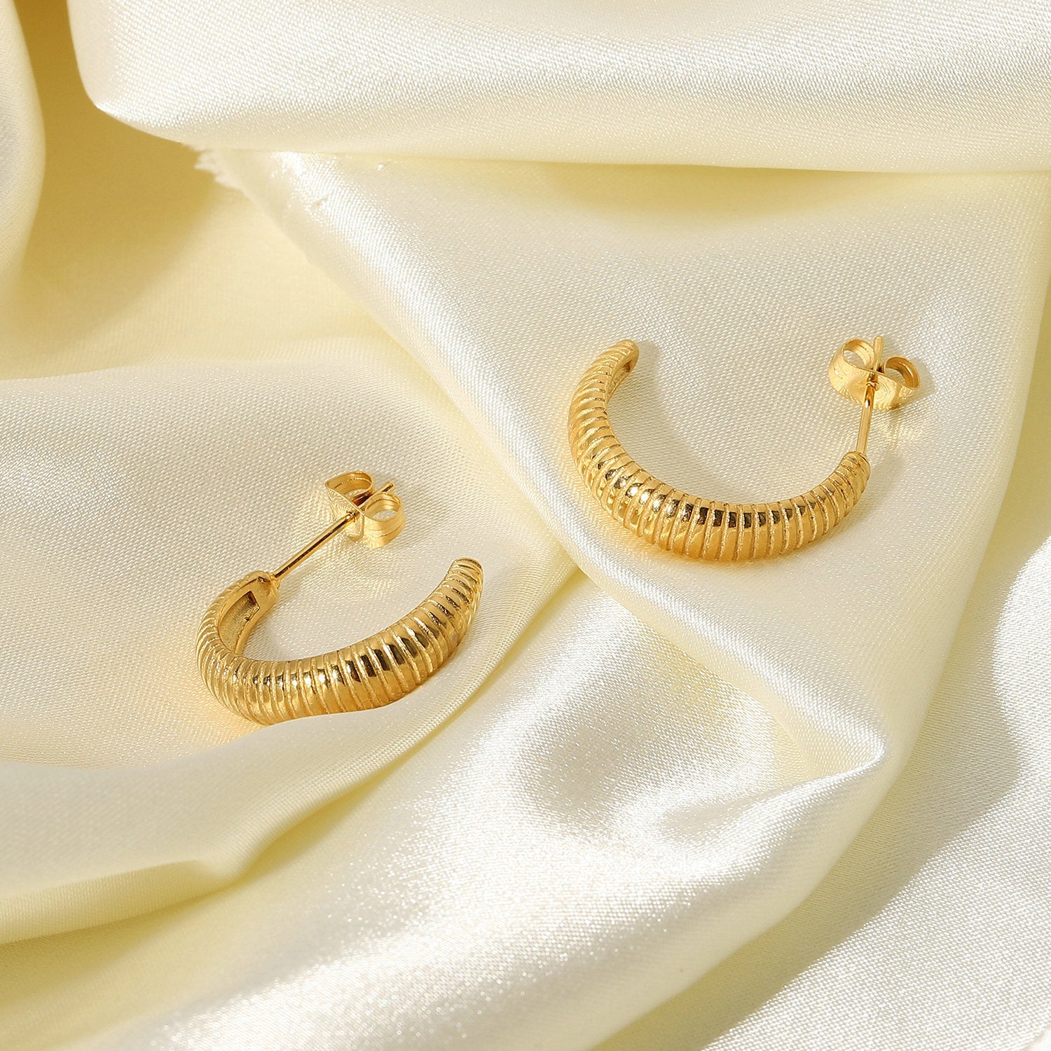 18K Gold-plated Croissant Earrings Stainless Steel Thin C-shaped Hoop Earrings Female Jewelry